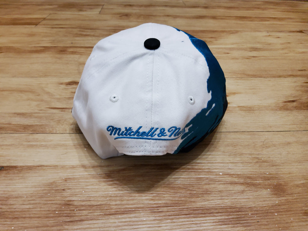 Mitchell & Ness Charlotte Hornets Team Pin Snapback Hat | HHSS5149-CHOYYPPPPURP